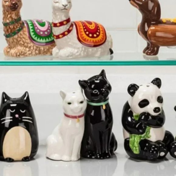 Cuddling Cats Ceramic Salt & Pepper Shakers - Picture 7 of 10